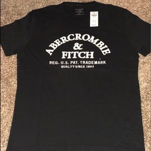 Black Abercrombie & Fitch tee
